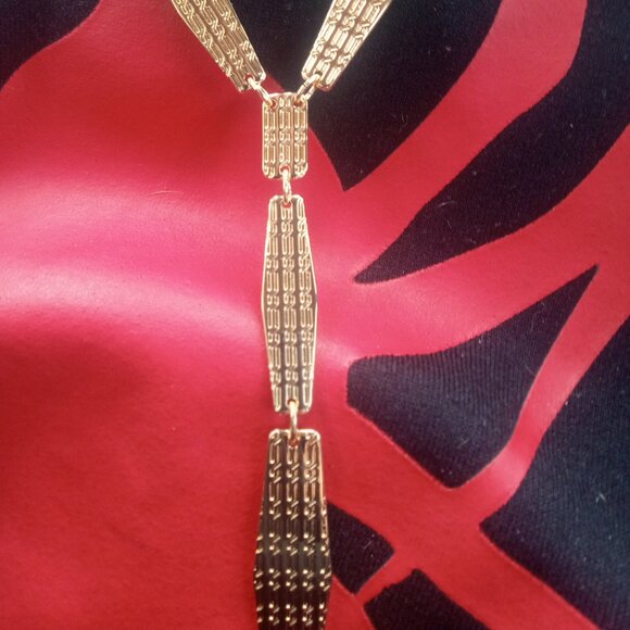 Long Gold Tone Necklace Y Necklace New with Tags - Picture 2 of 4